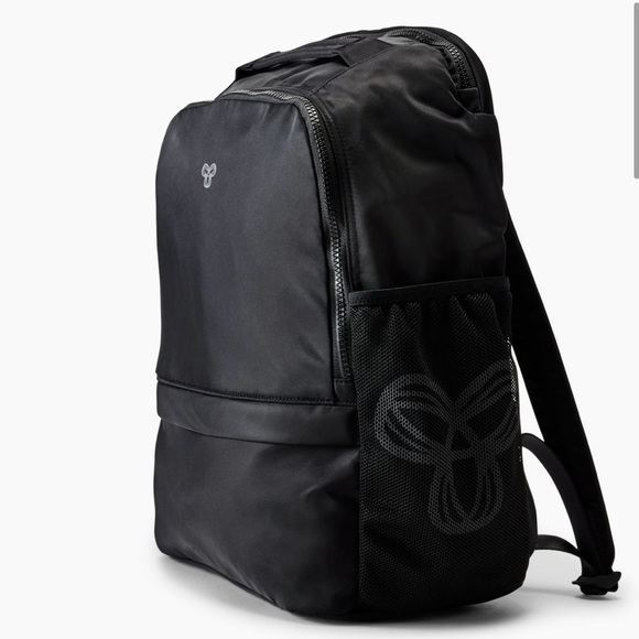 Aritzia TnAction HANDSTAND BACKPACK Backpack with laptop sleeve - Picture 2 of 5